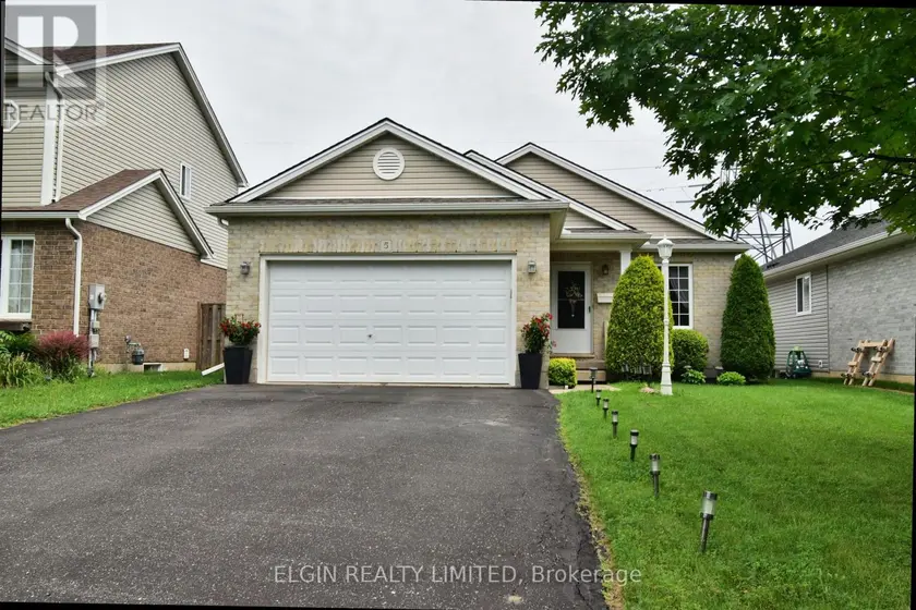 Detached at 5 HAVENRIDGE COURT, St. Thomas