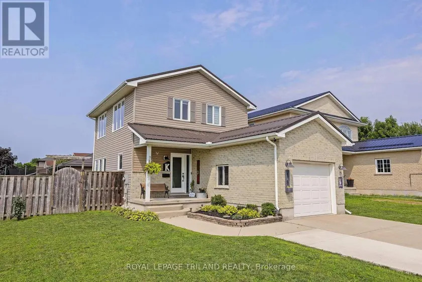 Detached at 18 TARA COURT, Aylmer