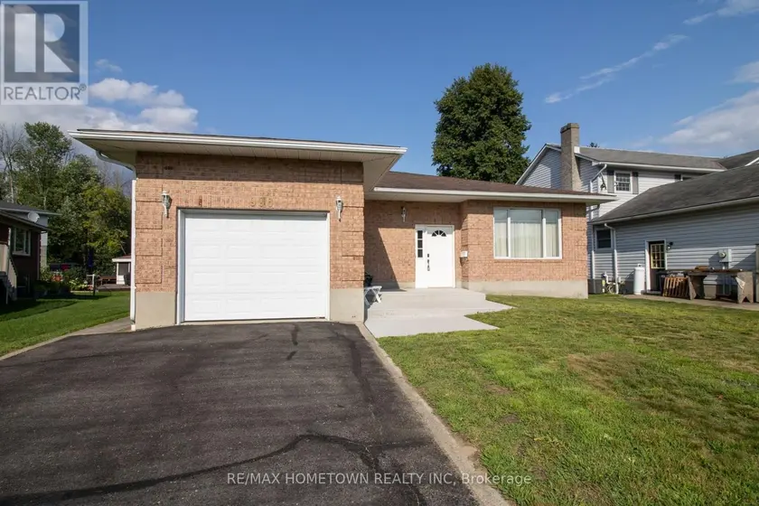 Detached at 996 MASSIE DRIVE, Prescott