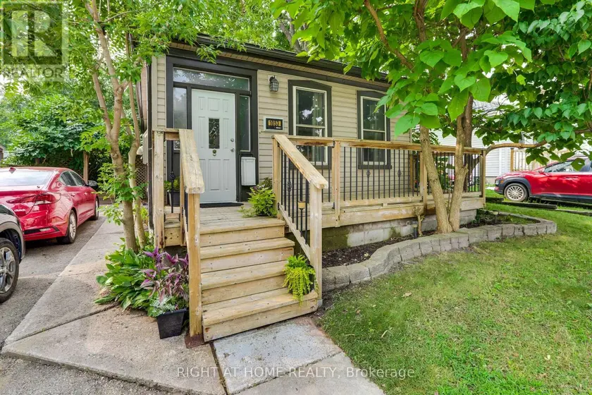 Detached at 1053 FRANCES STREET, London East