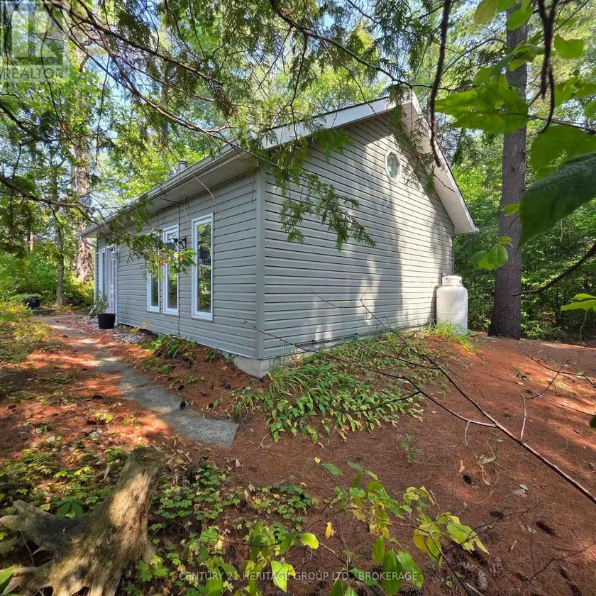 Detached at 1036A TWIN LAKE LANE, Frontenac