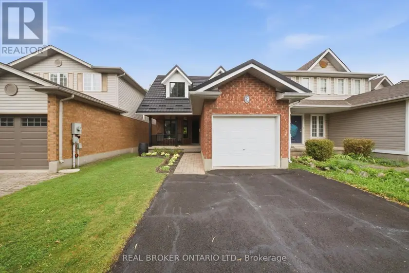 Detached at 19 BOULDER CRESCENT, Guelph