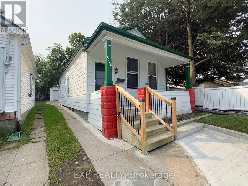 Detached at 1025 YORK STREET, London East