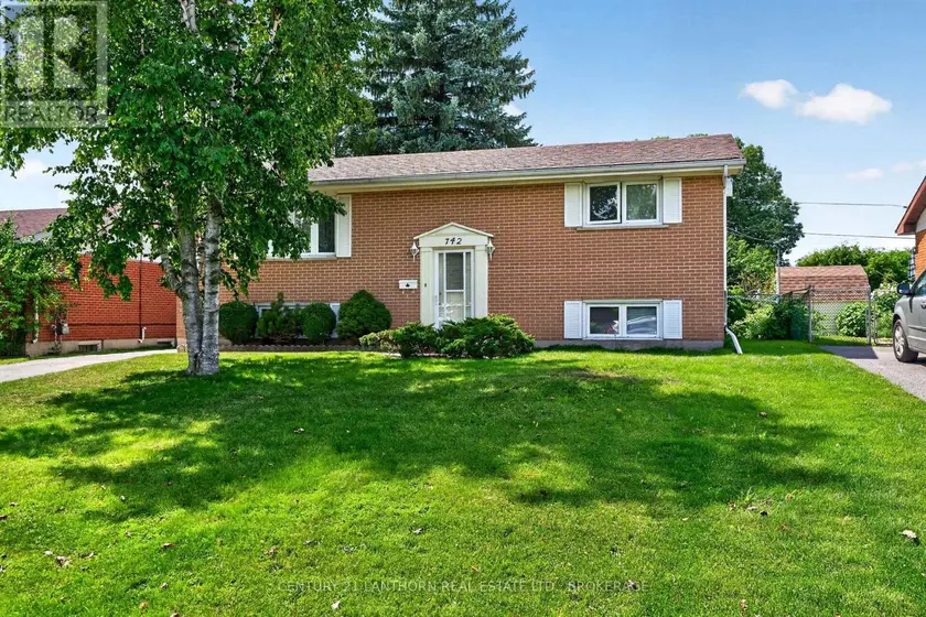 Detached at 742 LAIDLAW CRESCENT, Kingston