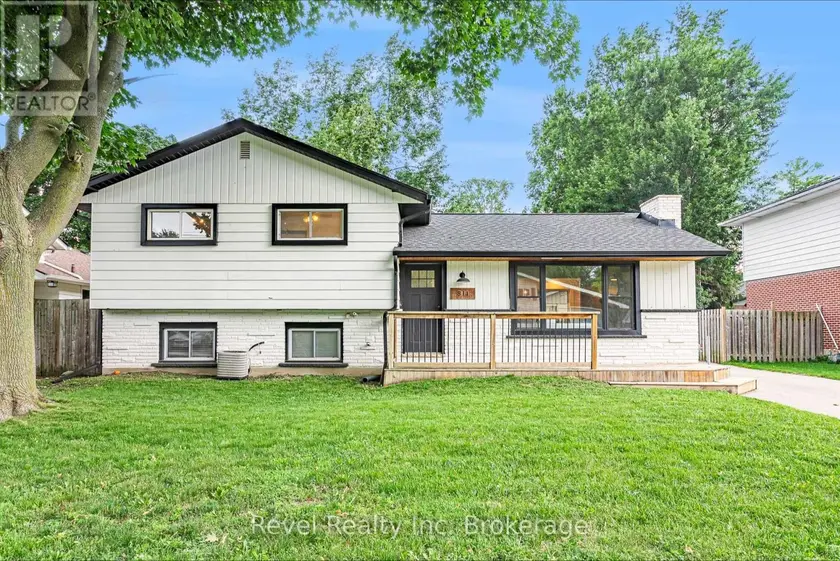 Detached at 811 HUGHSON STREET, Woodstock