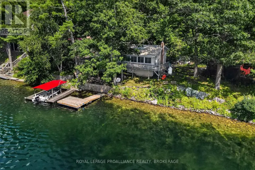 Detached at 1403B EVERETT LANE, Frontenac