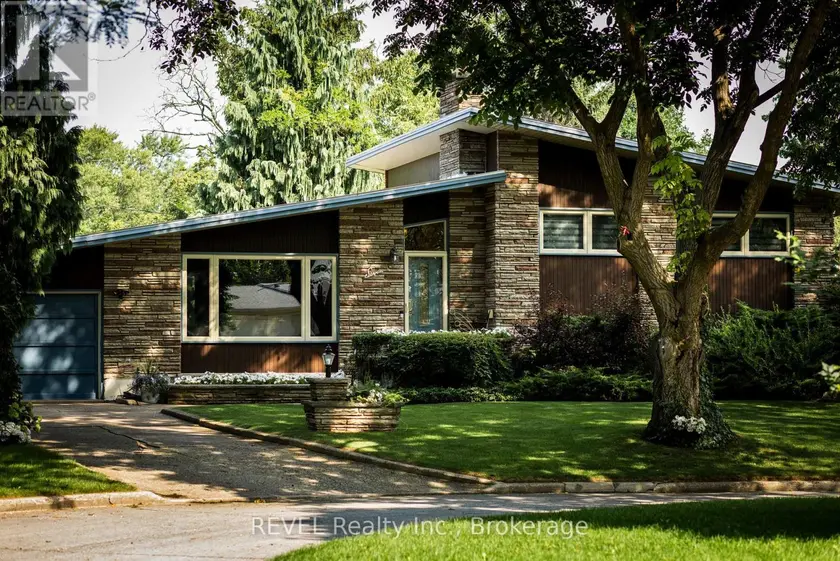 Detached at 7 GLENAYR PLACE, St. Catharines