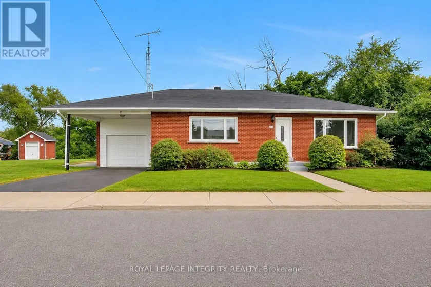 Detached at 2170 LAJOIE STREET, Alfred and Plantagenet