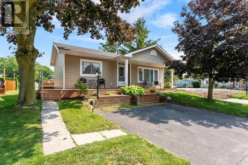 Detached at 23 PEBBLE BEACH PARKWAY, South Huron