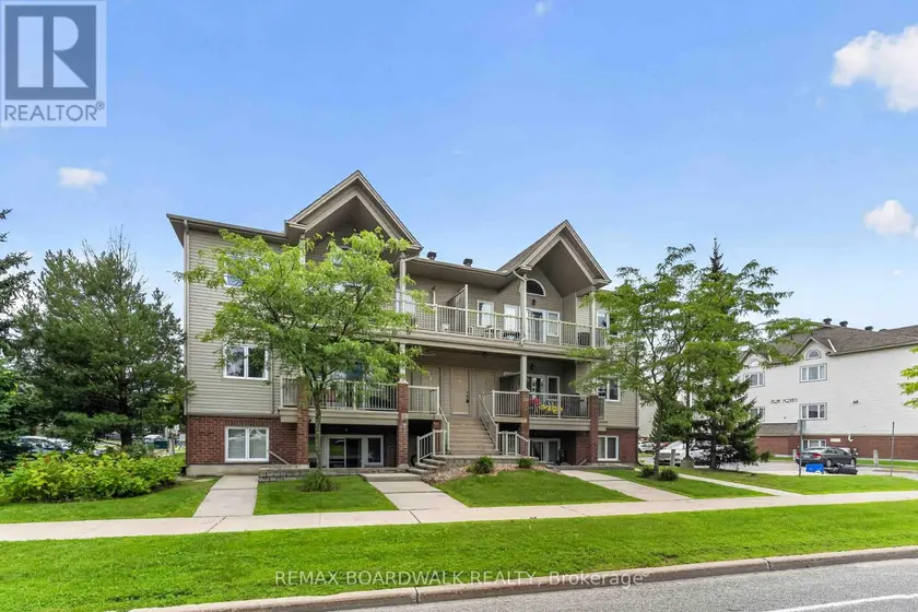 Townhouse at C - 241 CRESTWAY DRIVE, Ottawa
