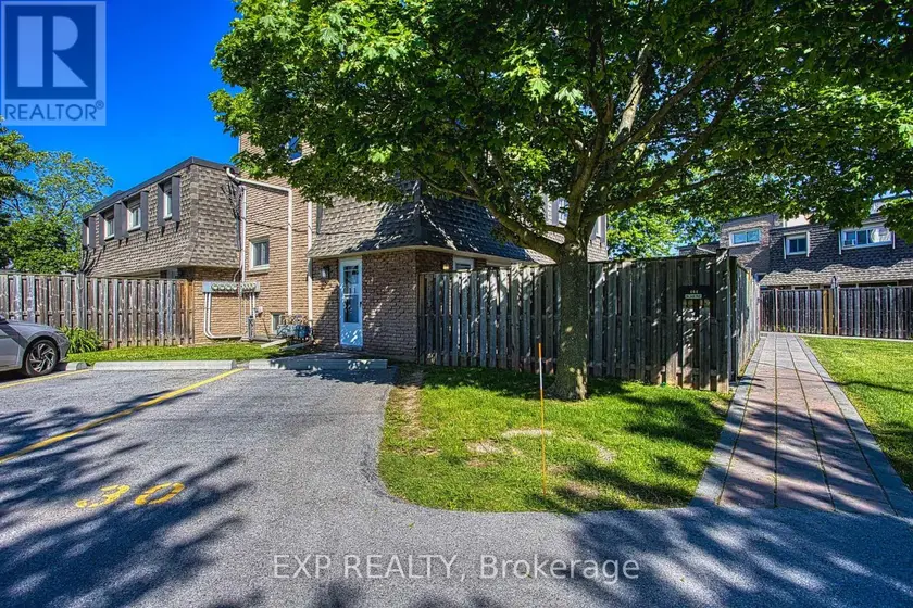 Townhouse at 404 - 7 VIKING COURT, Grimsby