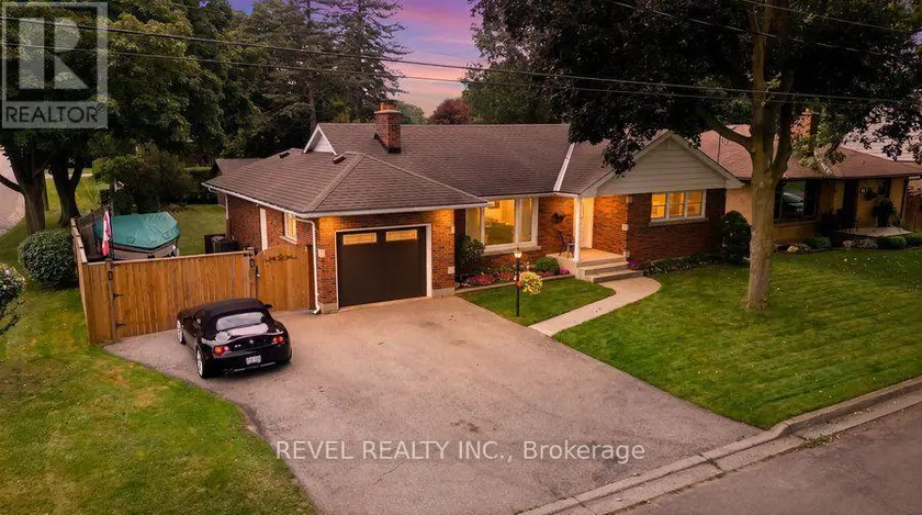 Detached at 37 BURKE AVENUE, Brantford