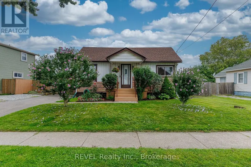 Detached at 66 SEMLEY AVENUE, Welland