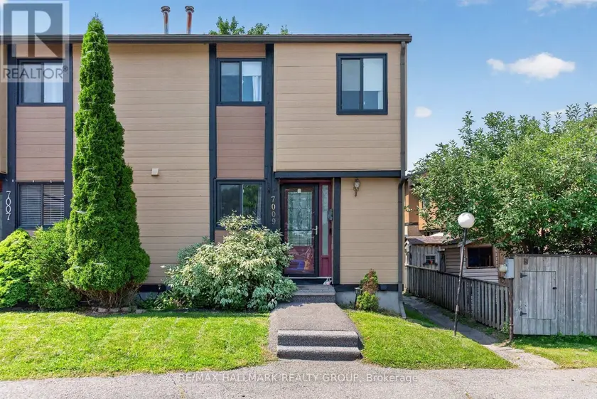 Townhouse at 7009 BILBERRY DRIVE, Ottawa