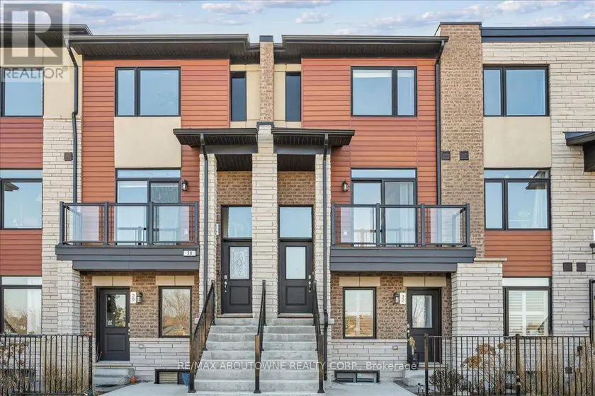 Townhouse at 31 - 590 NORTH SERVICE ROAD, Hamilton
