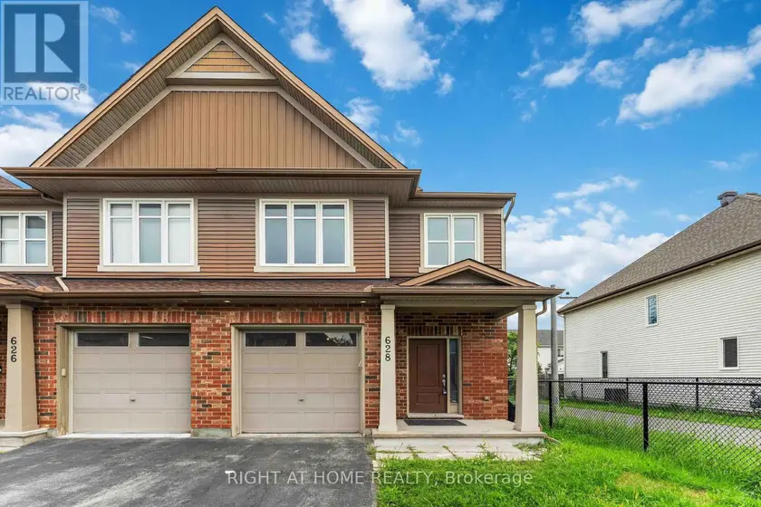 Townhouse at 628 MOORPARK AVENUE, Ottawa