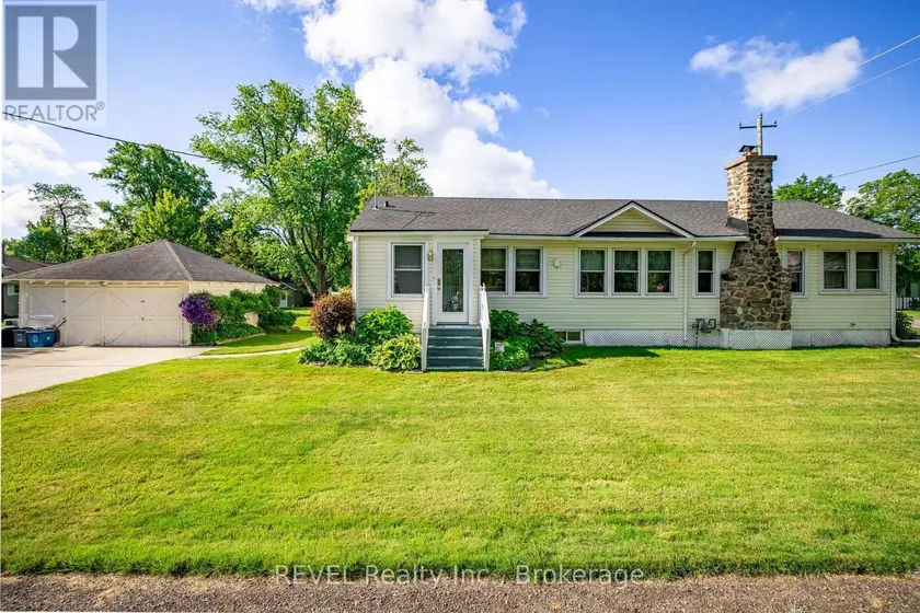Detached at 70 BERNARD AVENUE, Fort Erie