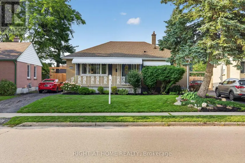 Detached at 24 TWEEDSMUIR AVENUE, London East