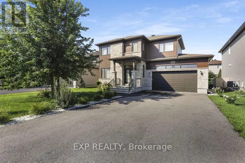 Detached at 225 SUNSET CRESCENT, Russell