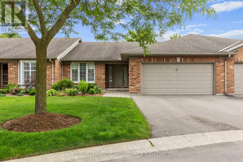 Townhouse at 7 - 1755 LOUISE BOULEVARD, London