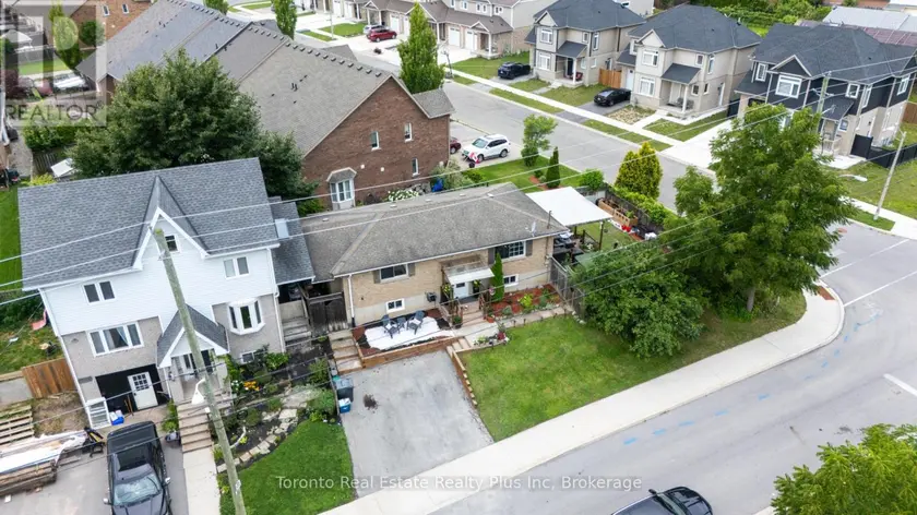 Detached at 23 MOFFATT STREET, St. Catharines