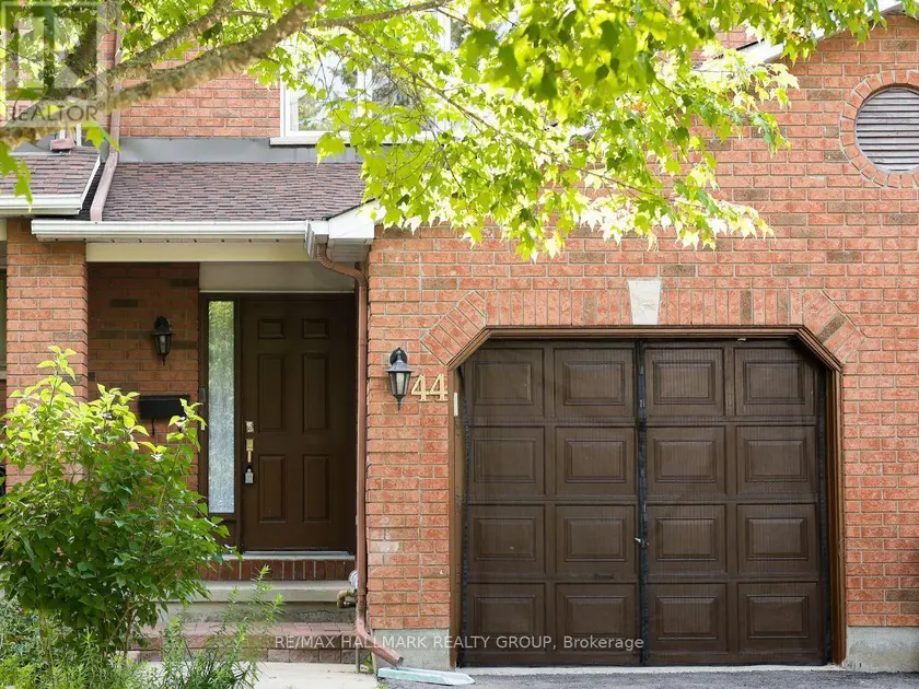 Townhouse at 44 WINNEGREEN COURT, Ottawa