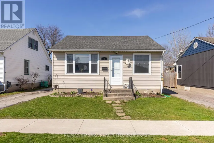 Detached at 42 DOUGLAS STREET, Fort Erie