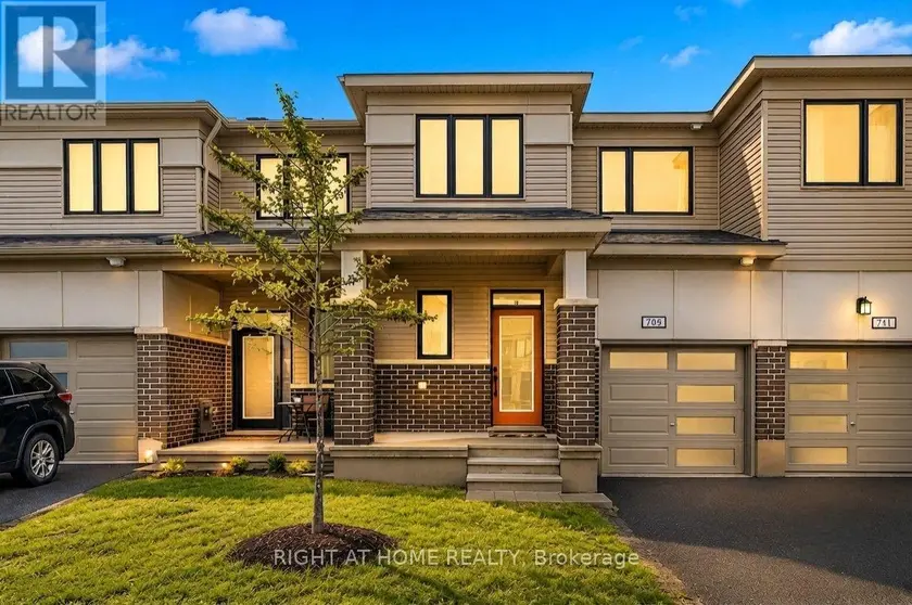 Townhouse at 709 DERREEN AVENUE, Ottawa