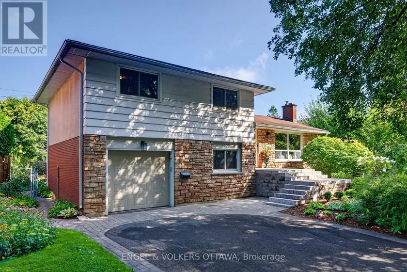 Detached at 905 GARWOOD AVENUE, Ottawa