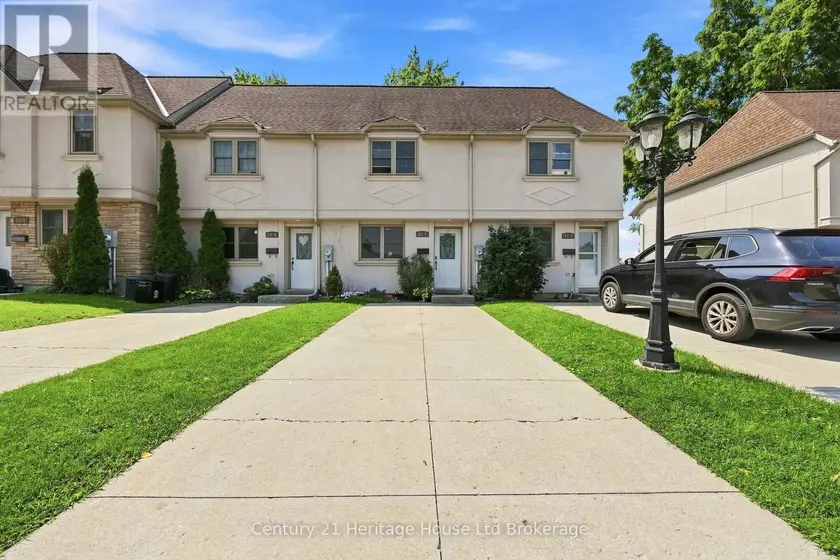 Townhouse at 7 - 43 BLANDFORD STREET, Woodstock