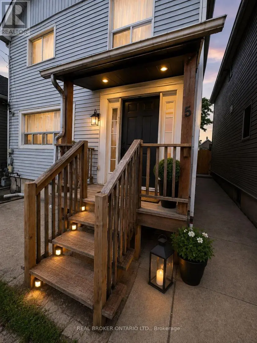 Detached at 5 ROWANWOOD STREET, Hamilton