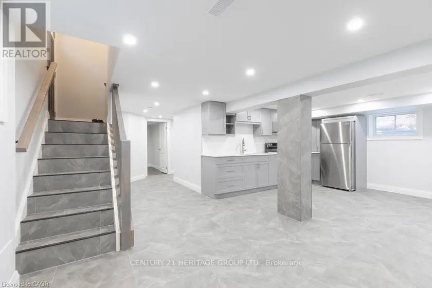Detached at 2 - 658 UPPER SHERMAN AVENUE, Hamilton