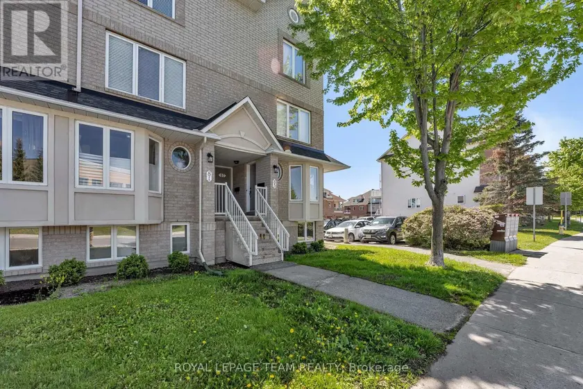 Townhouse at 85 CRESTHAVEN DRIVE, Ottawa