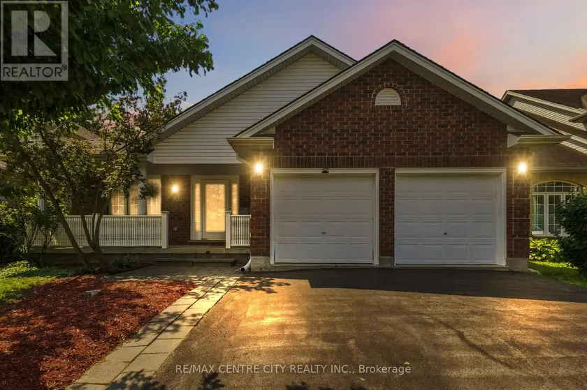 Detached at 93 MCTAGGART COURT, London North