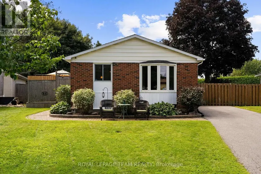 Detached at 27 BALLANTRAE WAY, Ottawa