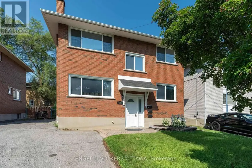 Multiplex at 3 - 896 PINEWOOD CRESCENT, Ottawa