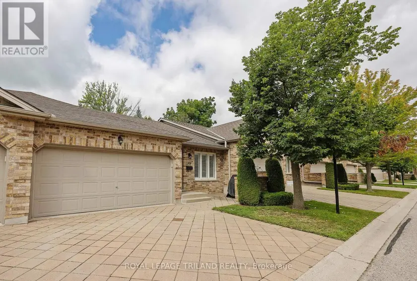Townhouse at 38 - 572 THISTLEWOOD DRIVE, London North