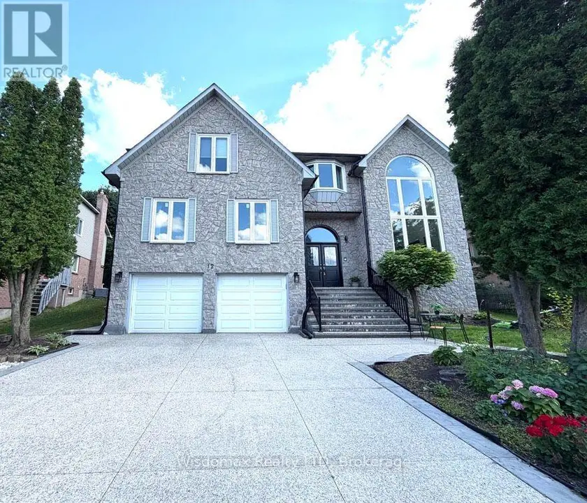 Detached at 12 SUNDROP COURT, Hamilton