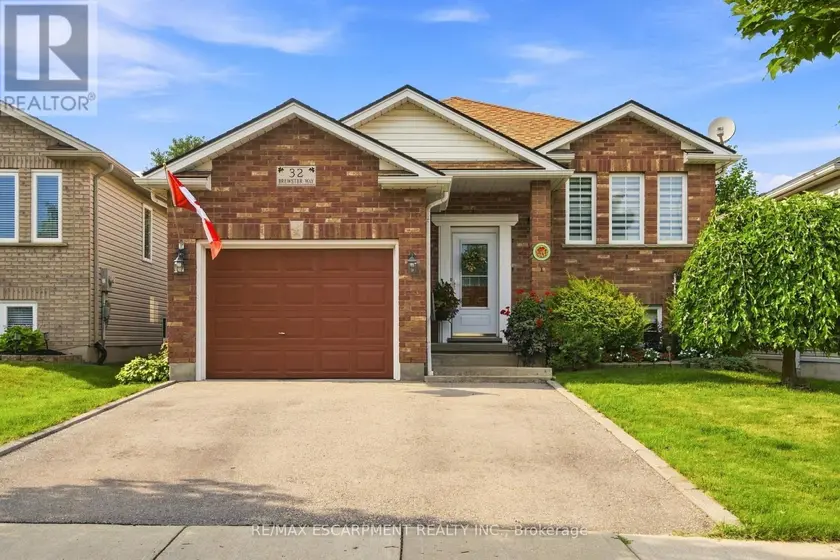 Detached at 32 BREWSTER WAY, Brantford