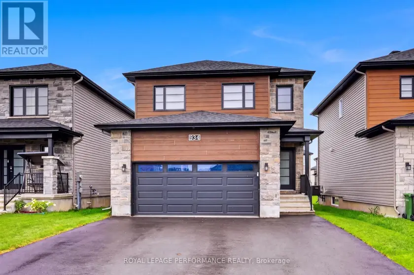 Detached at 934 CHABLIS CRESCENT, Russell