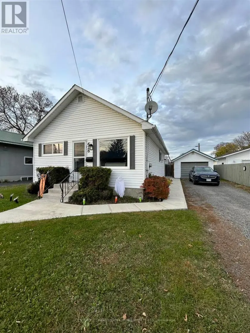 Detached at 628 SECOND STREET E, Fort Frances