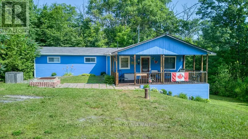 Detached at 1036 ROSSLAND LANE, Frontenac