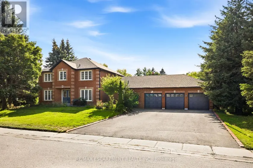 Detached at 6 WILLOW CRESCENT, Mono