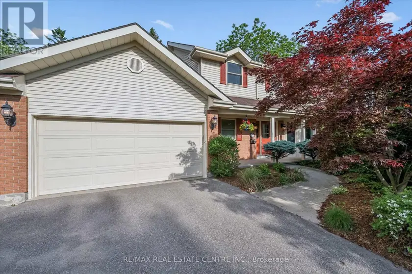 Detached at 21 TINATAWA COURT, Kitchener