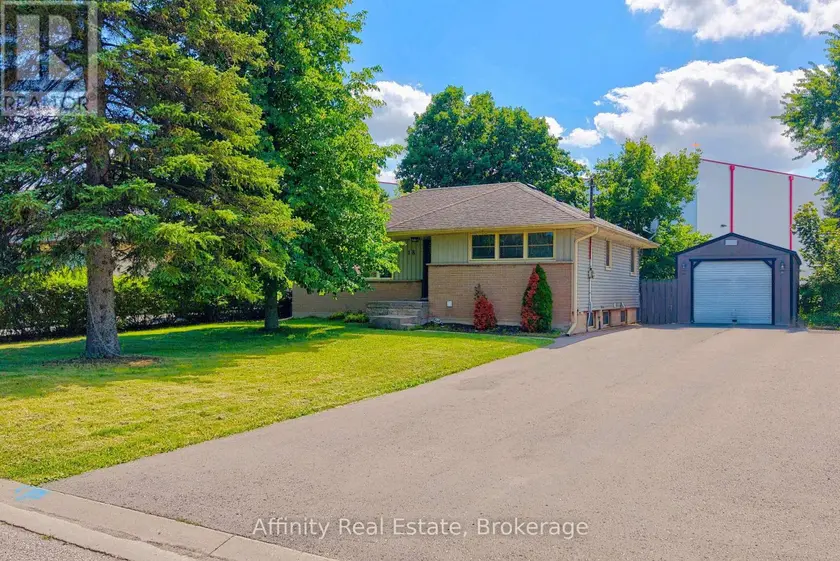 Detached at 18 WILLOWDALE STREET, Brantford