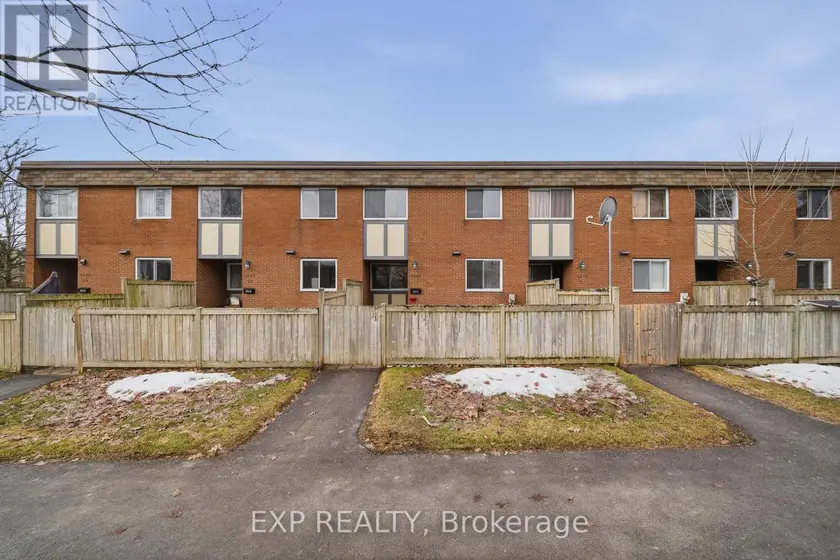 Townhouse at 11 - 1675 HEATHERINGTON ROAD, Ottawa