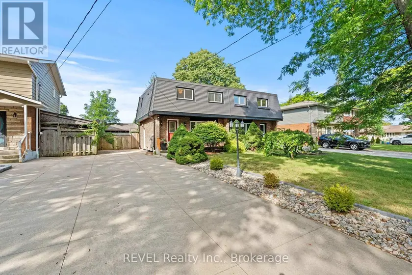 Semi-Detached/Link at 28 BLACK KNIGHT ROAD, St. Catharines