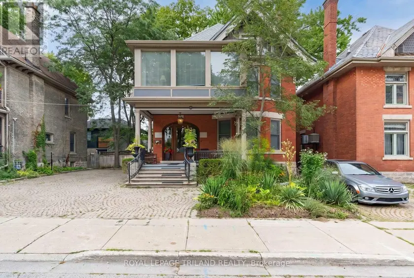 Detached at 98 CENTRAL AVENUE, London East