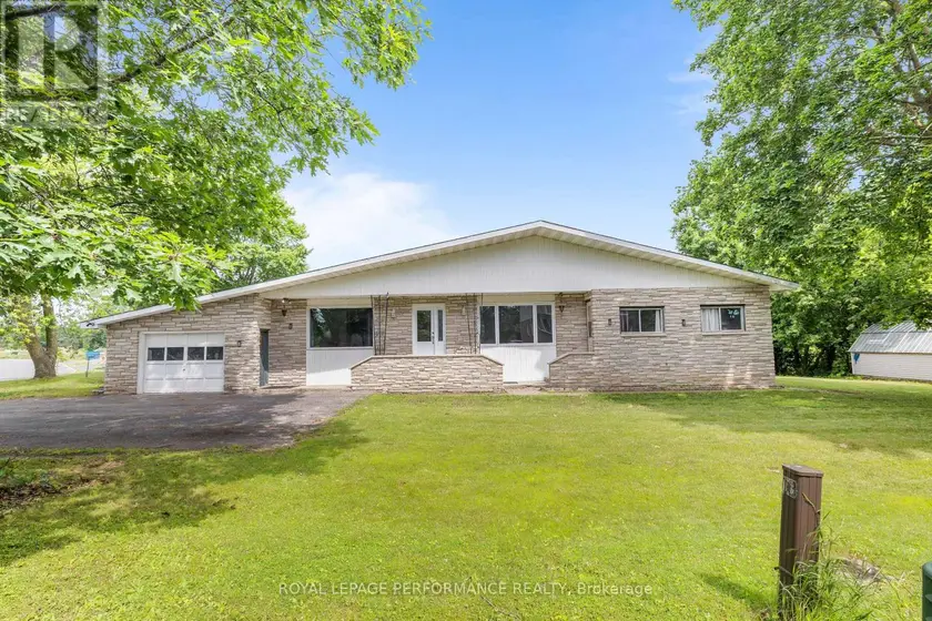Detached at 438 VOYAGEUR PLACE, Russell