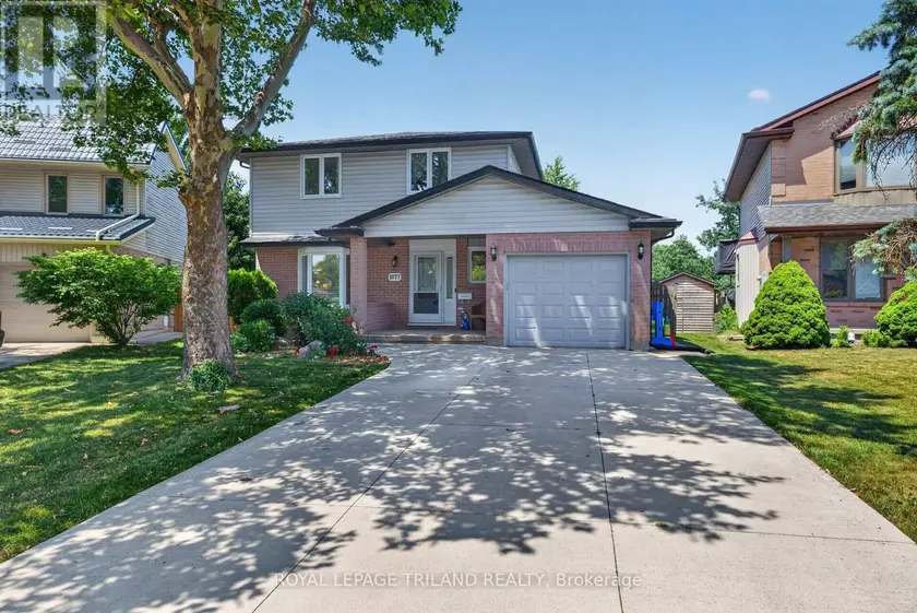 Detached at 1077 MAHOGANY CRESCENT, London North